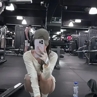 傅静